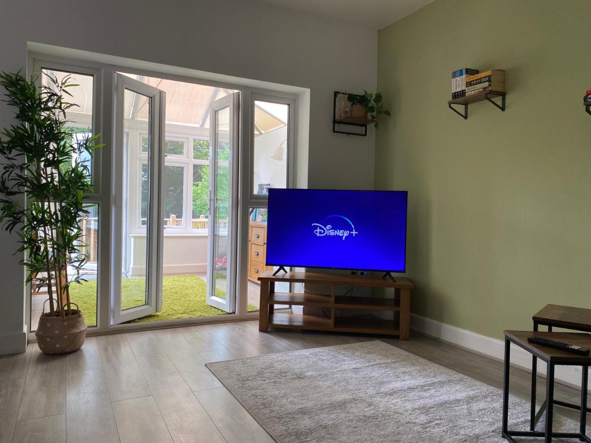 Accessible 3-Bedroom Bungalow With Patio +Driveway Southampton Zewnętrze zdjęcie
